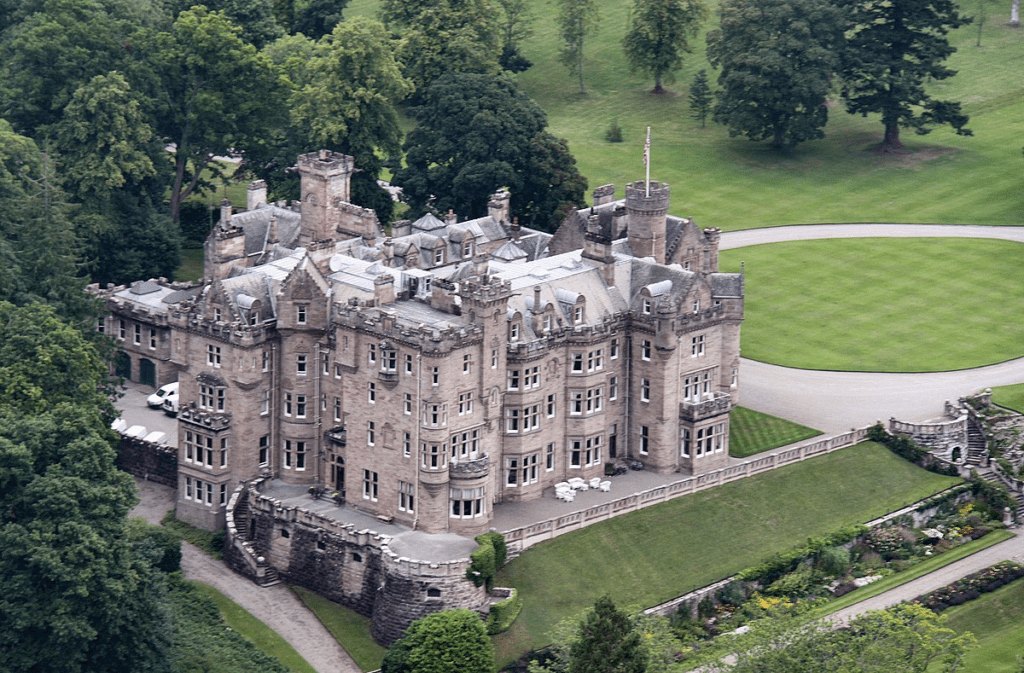 Andrew Carnegie spend his Money in real state like skibo castle in scotland